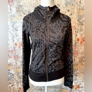 LULULEMON Leopard Print Grey & Black Zip up Hoodie with flap in back. Size 2